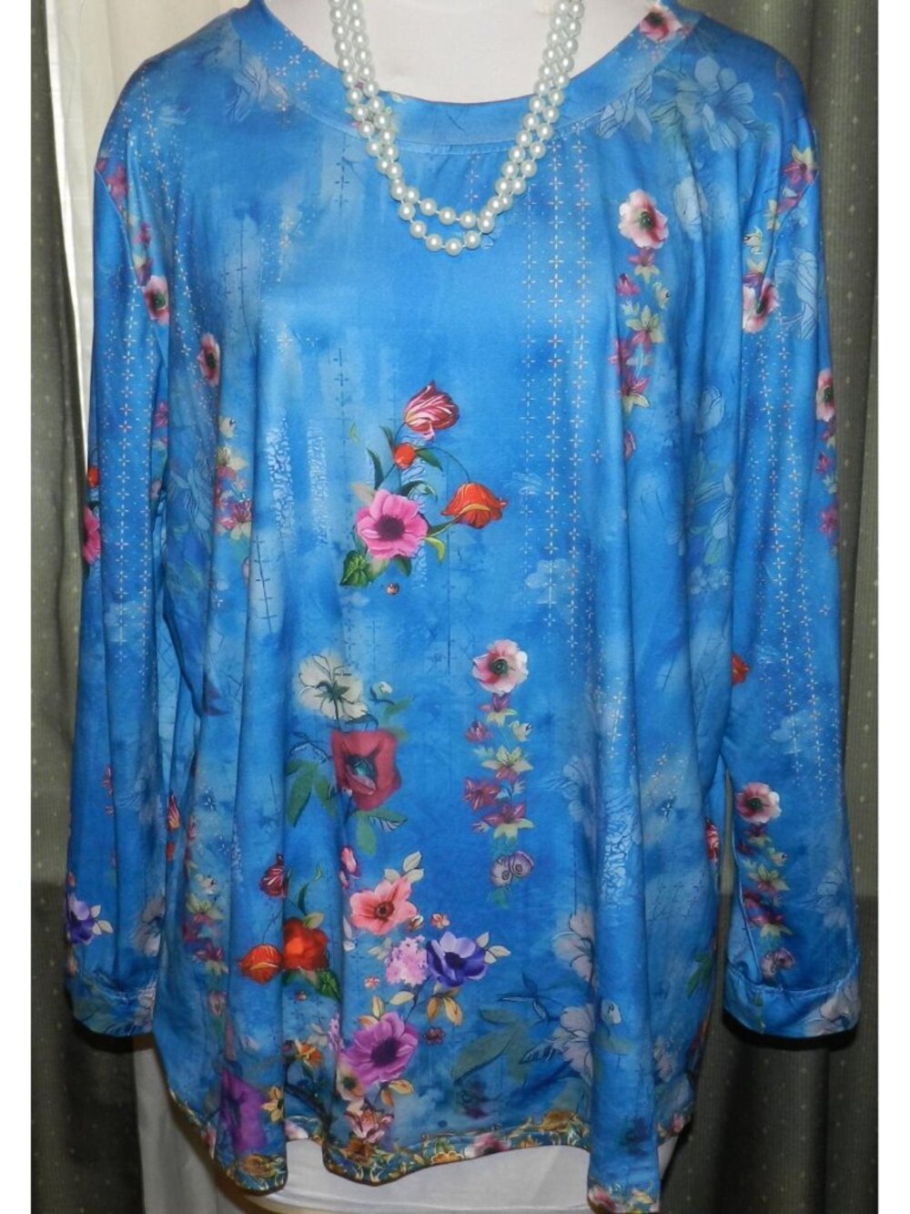 Unbranded size 2X artsy floral poly stretch long sleeved top plus size